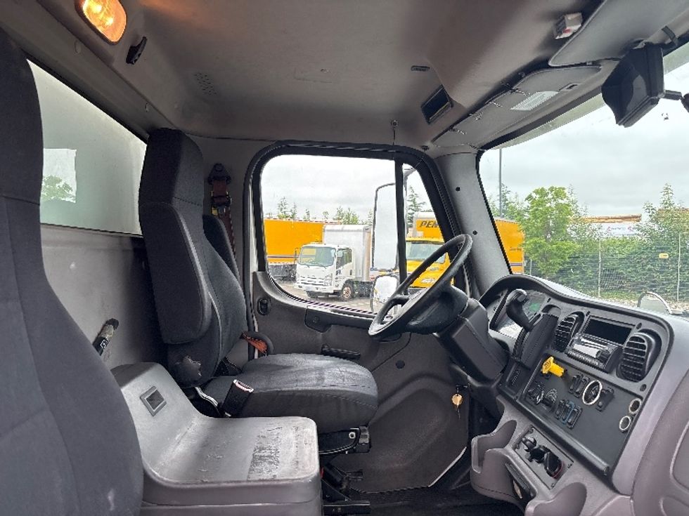 Medium Duty Box Truck-Light and Medium Duty Trucks-Freightliner-2021-M2-Everett-WA-284,916\n\t\tmiles-$ 40,500 - Image 22