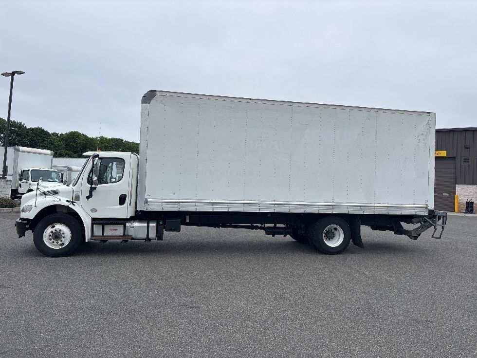 Medium Duty Box Truck-Light and Medium Duty Trucks-Freightliner-2021-M2-Everett-WA-284,916\n\t\tmiles-$ 40,500 - Image 4