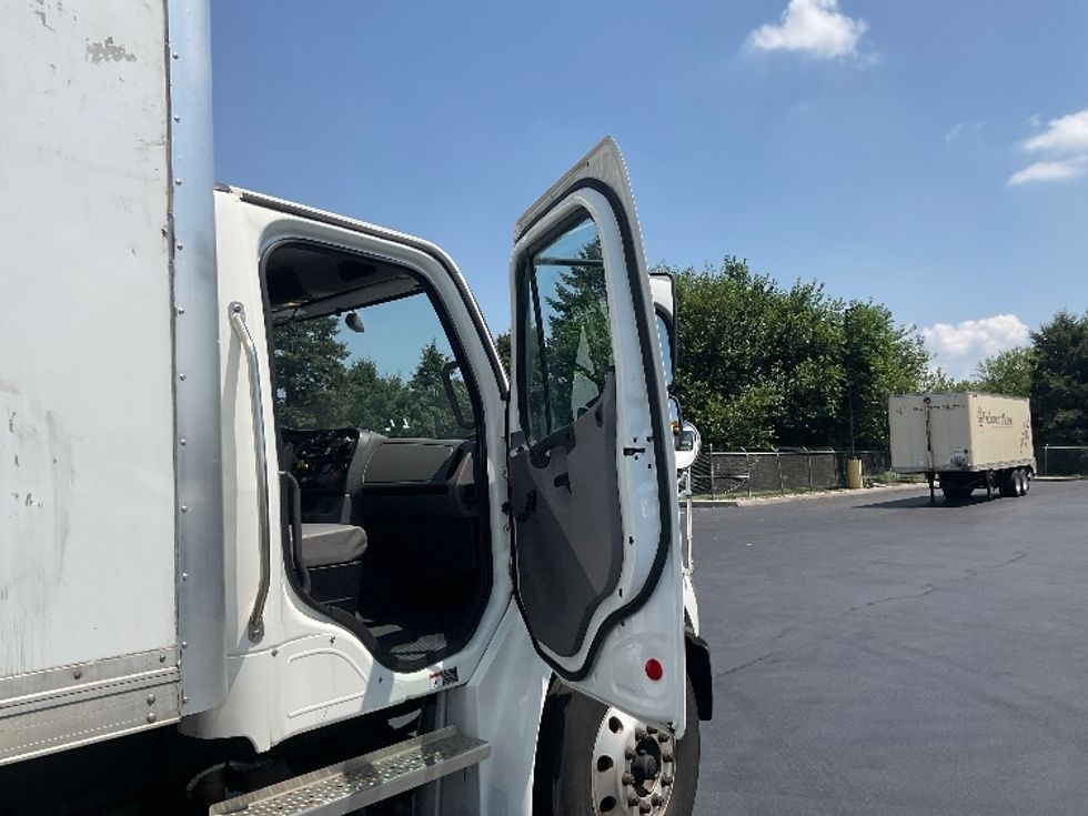 Medium Duty Box Truck-Light and Medium Duty Trucks-Freightliner-2021-M2-Fitchburg-MA-205,072\n\t\tmiles-$ 47,750 - Image 20