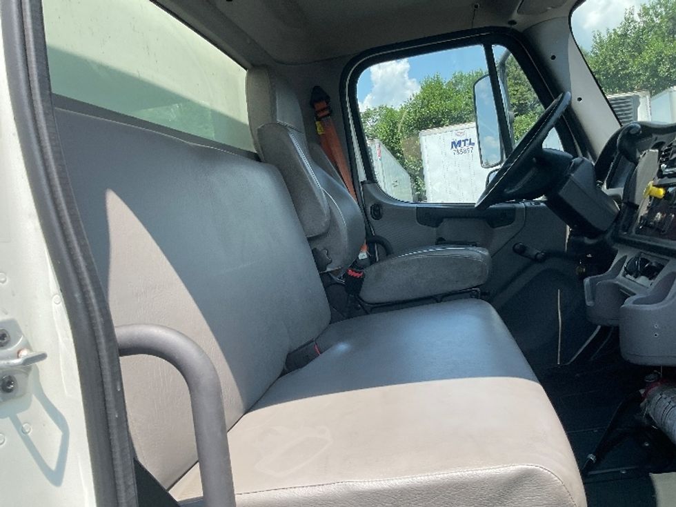 Medium Duty Box Truck-Light and Medium Duty Trucks-Freightliner-2021-M2-Fitchburg-MA-205,072\n\t\tmiles-$ 47,750 - Image 22