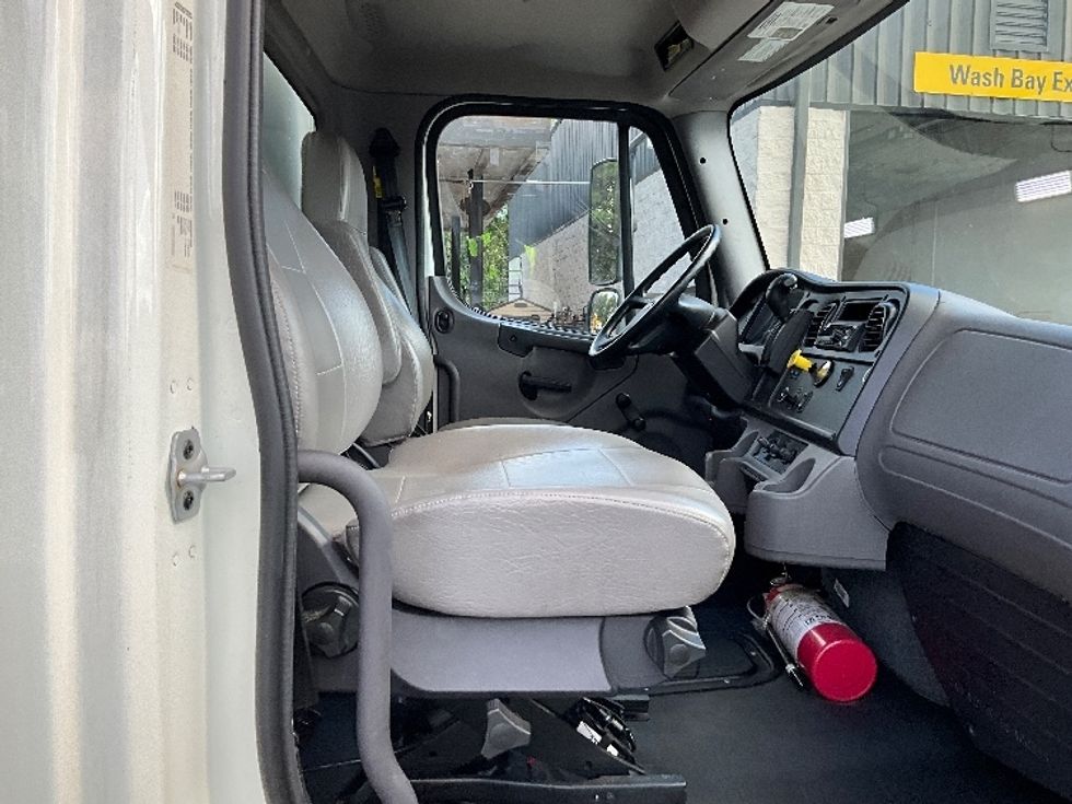 Medium Duty Box Truck-Light and Medium Duty Trucks-Freightliner-2021-M2-Forest Park-GA-45,914\n\t\tmiles-$ 68,250 - Image 22