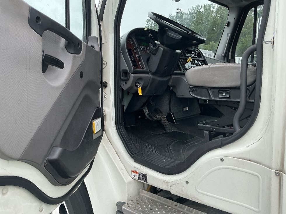 Medium Duty Box Truck-Light and Medium Duty Trucks-Freightliner-2021-M2-Forest Park-GA-83,287\n\t\tmiles-$ 75,750 - Image 16