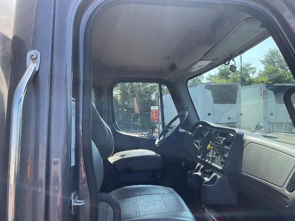 Medium Duty Box Truck-Light and Medium Duty Trucks-Freightliner-2021-M2-Gahanna-OH-158,124\n\t\tmiles-$ 59,000 - Image 22