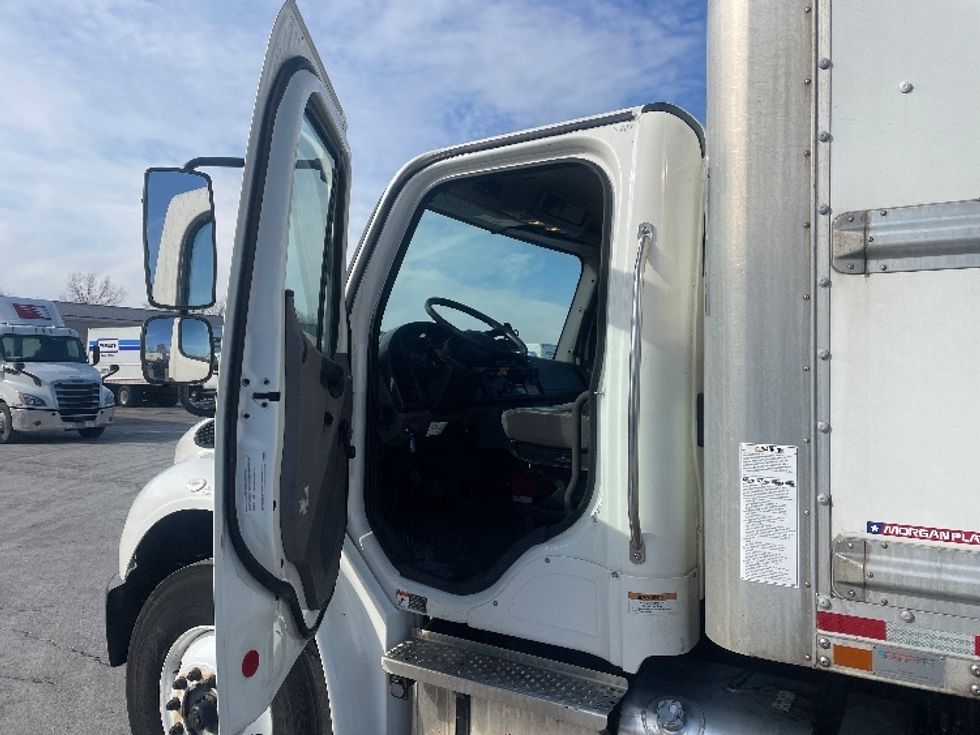 Medium Duty Box Truck-Light and Medium Duty Trucks-Freightliner-2021-M2-Gahanna-OH-269,331\n\t\tmiles-$ 42,500 - Image 16
