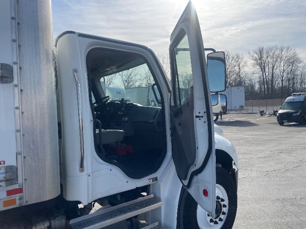 Medium Duty Box Truck-Light and Medium Duty Trucks-Freightliner-2021-M2-Gahanna-OH-269,331\n\t\tmiles-$ 42,500 - Image 20