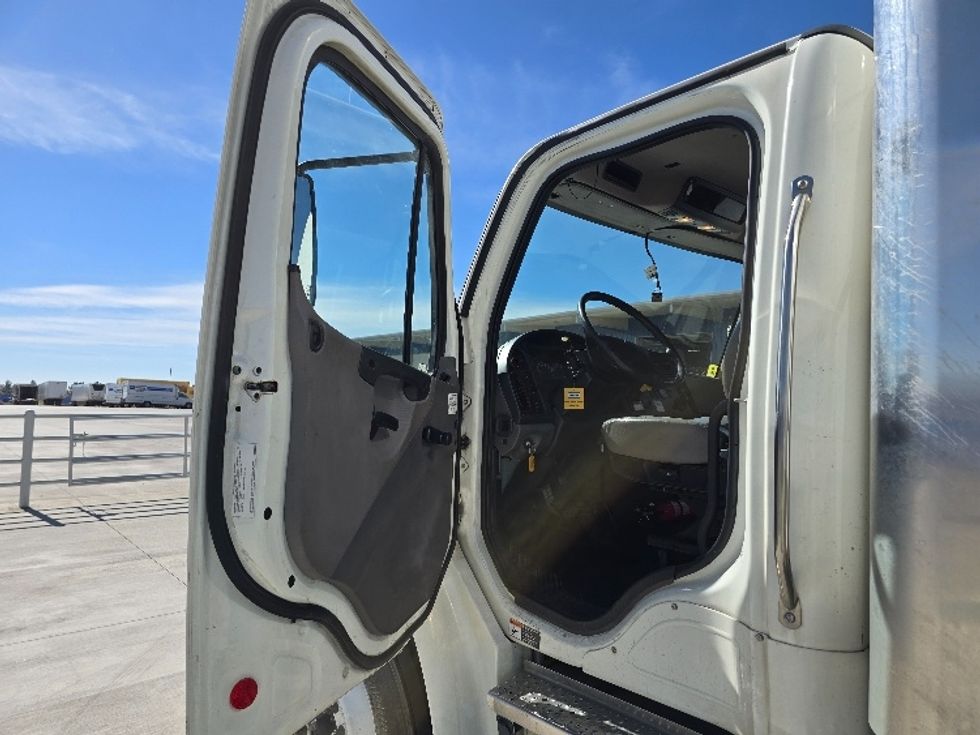 Medium Duty Box Truck-Light and Medium Duty Trucks-Freightliner-2021-M2-Greeley-CO-201,963\n\t\tmiles-$ 60,500 - Image 16