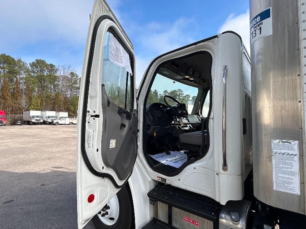 Medium Duty Box Truck-Light and Medium Duty Trucks-Freightliner-2021-M2-Greensboro-NC-111,166\n\t\tmiles-$ 70,750 - Image 16