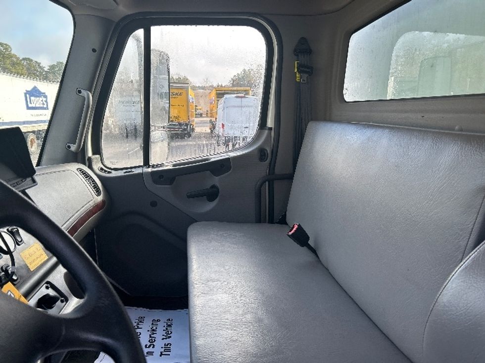 Medium Duty Box Truck-Light and Medium Duty Trucks-Freightliner-2021-M2-Greensboro-NC-111,166\n\t\tmiles-$ 70,750 - Image 19