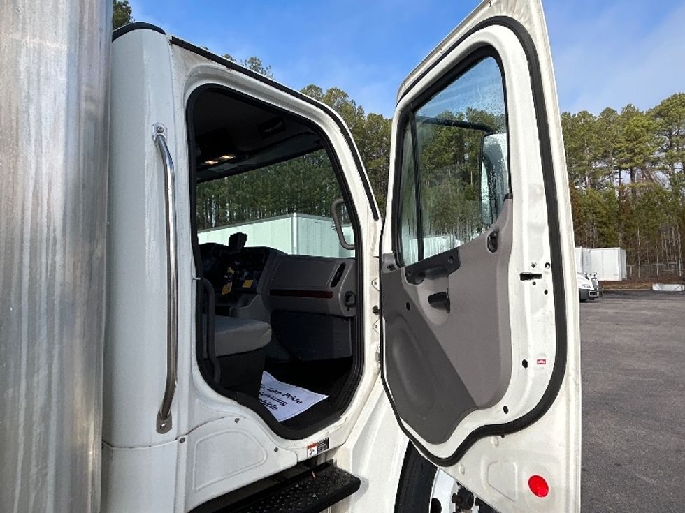 Medium Duty Box Truck-Light and Medium Duty Trucks-Freightliner-2021-M2-Greensboro-NC-111,166\n\t\tmiles-$ 70,750 - Image 20