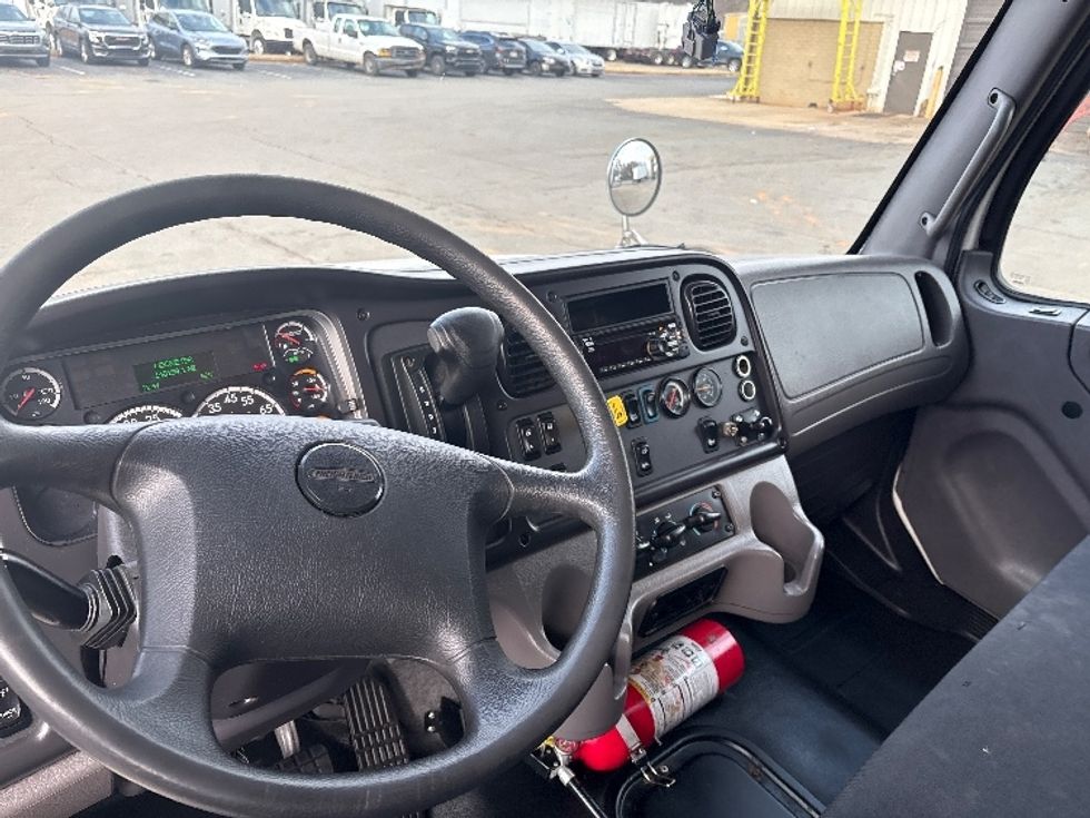 Medium Duty Box Truck-Light and Medium Duty Trucks-Freightliner-2021-M2-Greensboro-NC-137,719\n\t\tmiles-$ 77,250 - Image 14