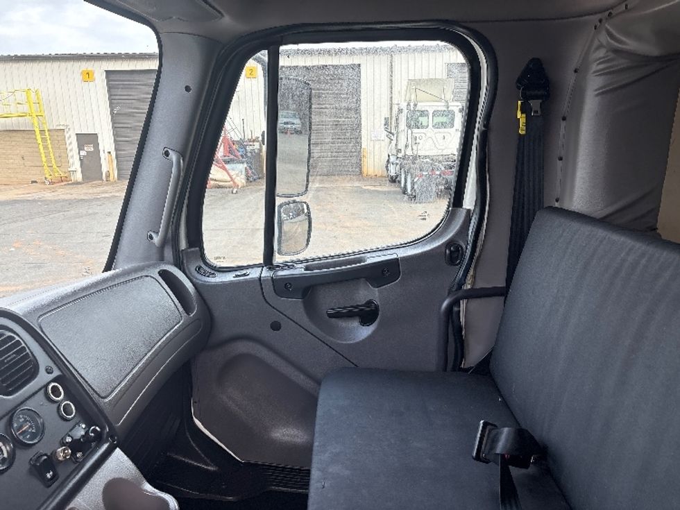 Medium Duty Box Truck-Light and Medium Duty Trucks-Freightliner-2021-M2-Greensboro-NC-137,719\n\t\tmiles-$ 77,250 - Image 15