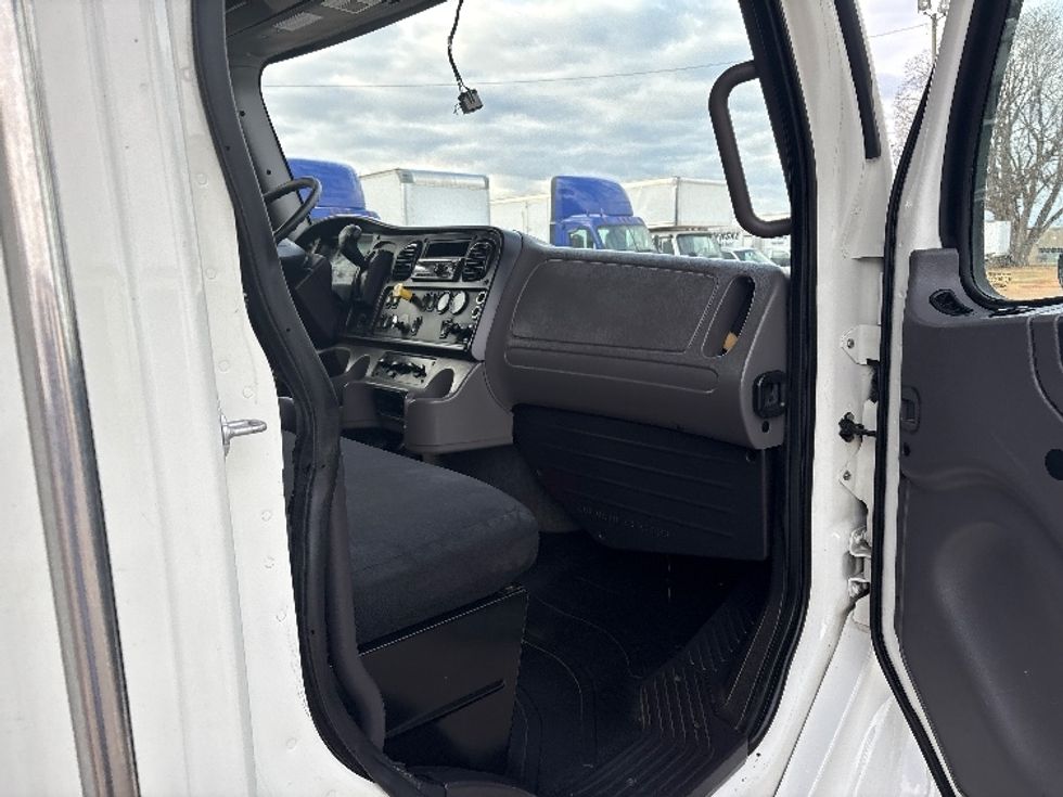 Medium Duty Box Truck-Light and Medium Duty Trucks-Freightliner-2021-M2-Greensboro-NC-137,719\n\t\tmiles-$ 77,250 - Image 16