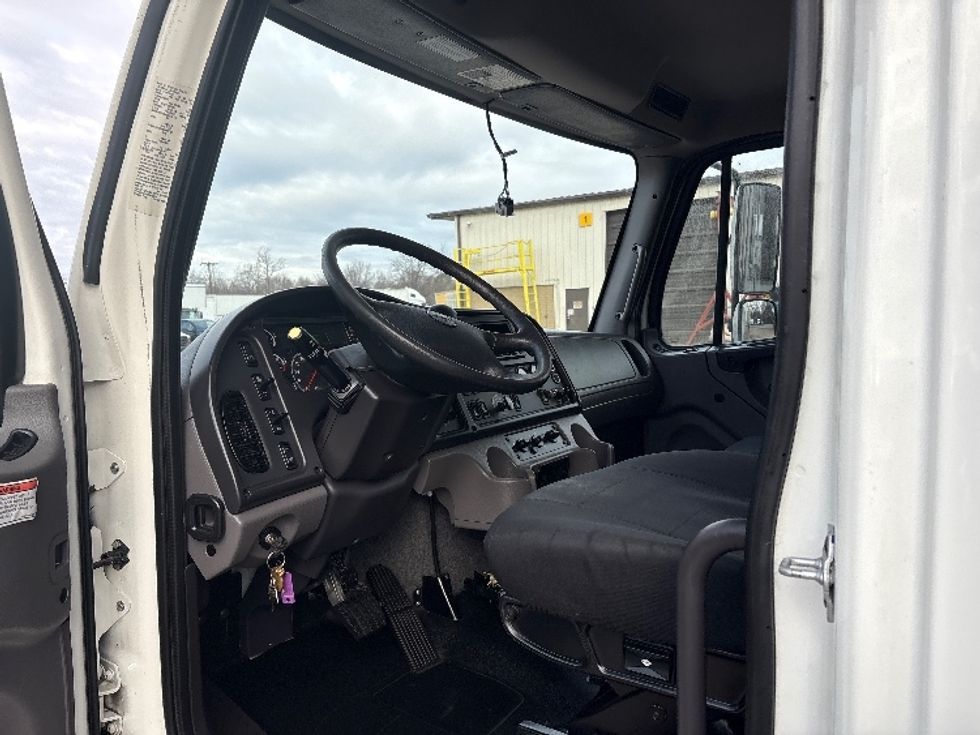 Medium Duty Box Truck-Light and Medium Duty Trucks-Freightliner-2021-M2-Greensboro-NC-137,719\n\t\tmiles-$ 77,250 - Image 18
