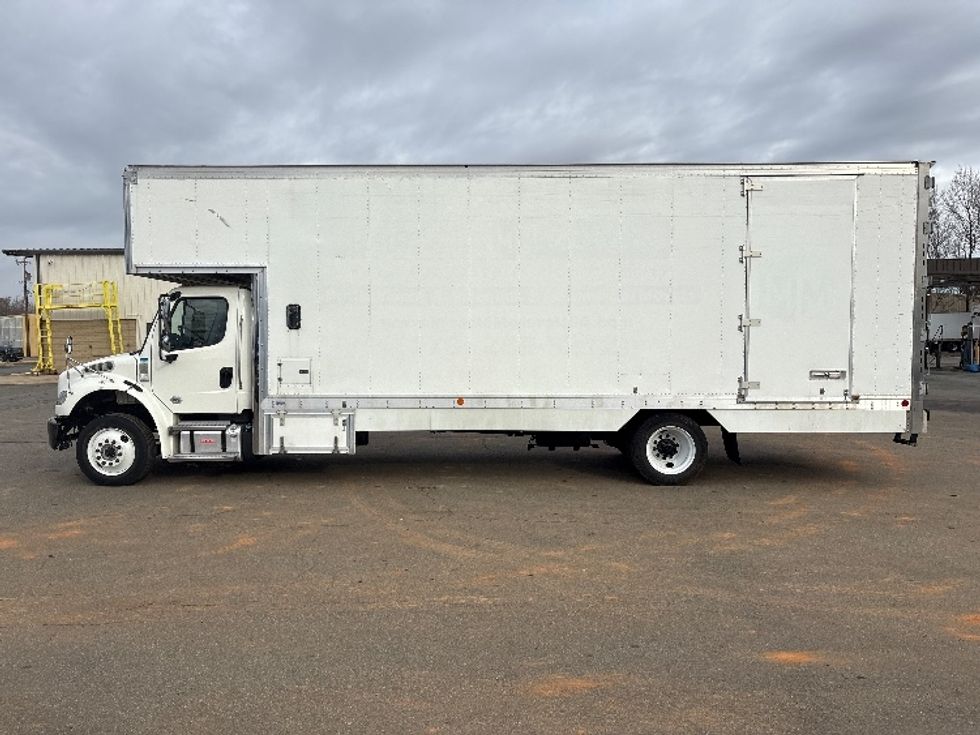 Medium Duty Box Truck-Light and Medium Duty Trucks-Freightliner-2021-M2-Greensboro-NC-137,719\n\t\tmiles-$ 77,250 - Image 4