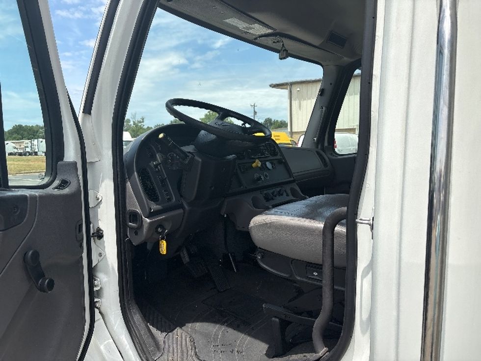 Medium Duty Box Truck-Light and Medium Duty Trucks-Freightliner-2021-M2-Greensboro-NC-138,051\n\t\tmiles-$ 69,000 - Image 16