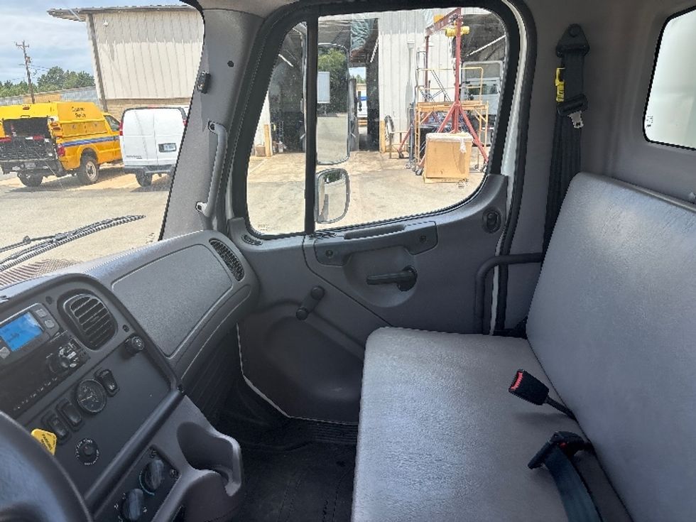 Medium Duty Box Truck-Light and Medium Duty Trucks-Freightliner-2021-M2-Greensboro-NC-138,051\n\t\tmiles-$ 69,000 - Image 19
