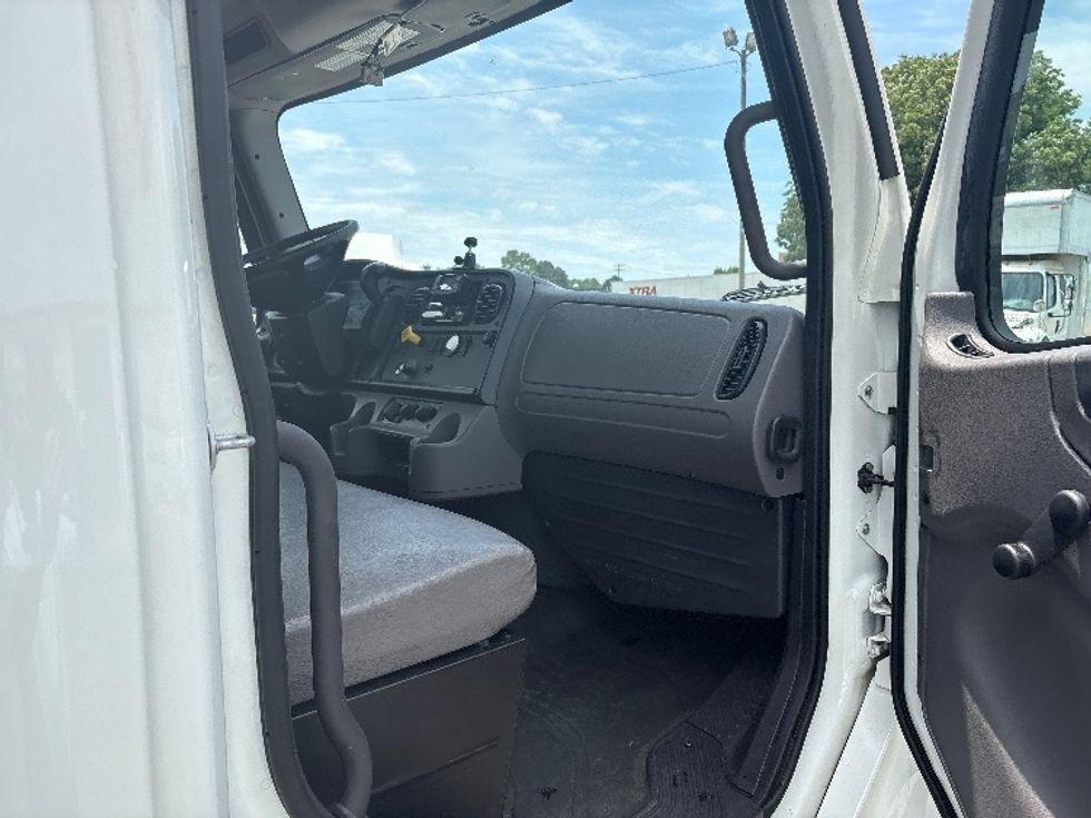 Medium Duty Box Truck-Light and Medium Duty Trucks-Freightliner-2021-M2-Greensboro-NC-138,051\n\t\tmiles-$ 69,000 - Image 20