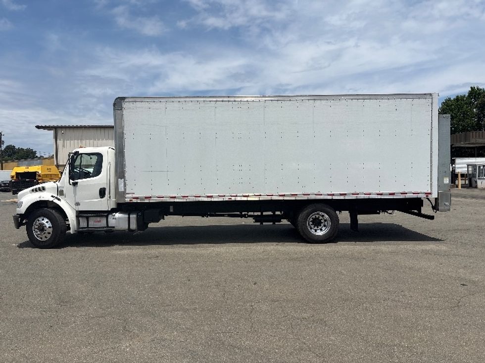 Medium Duty Box Truck-Light and Medium Duty Trucks-Freightliner-2021-M2-Greensboro-NC-138,051\n\t\tmiles-$ 69,000 - Image 4