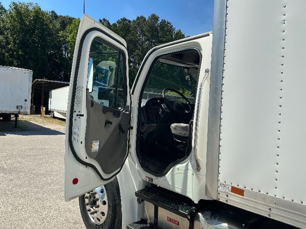 Medium Duty Box Truck-Light and Medium Duty Trucks-Freightliner-2021-M2-Greensboro-NC-166,757\n\t\tmiles-$ 59,000 - Image 15