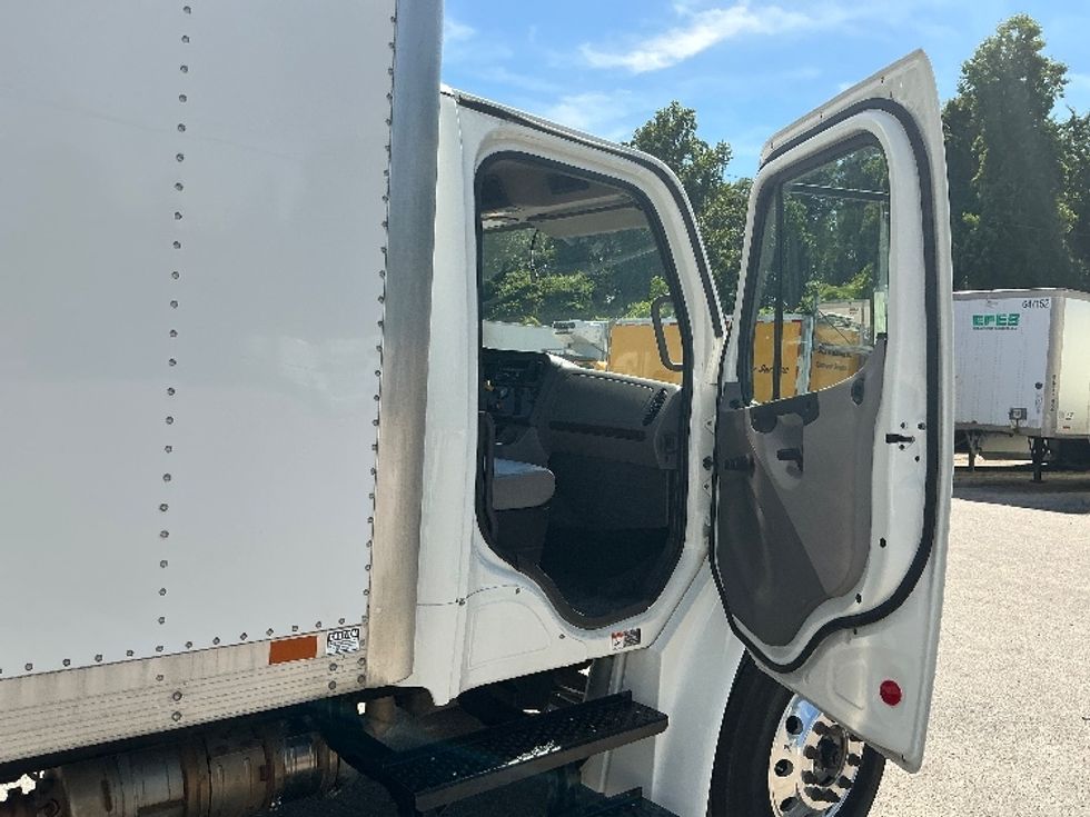 Medium Duty Box Truck-Light and Medium Duty Trucks-Freightliner-2021-M2-Greensboro-NC-166,757\n\t\tmiles-$ 59,000 - Image 19