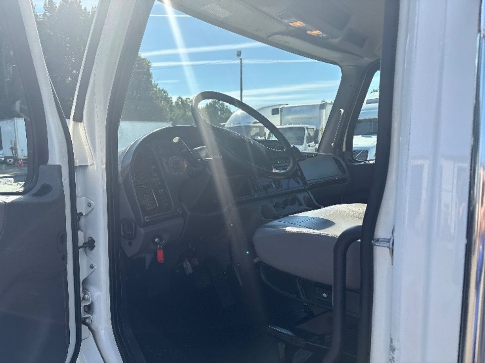 Medium Duty Box Truck-Light and Medium Duty Trucks-Freightliner-2021-M2-Greensboro-NC-201,110\n\t\tmiles-$ 52,250 - Image 15