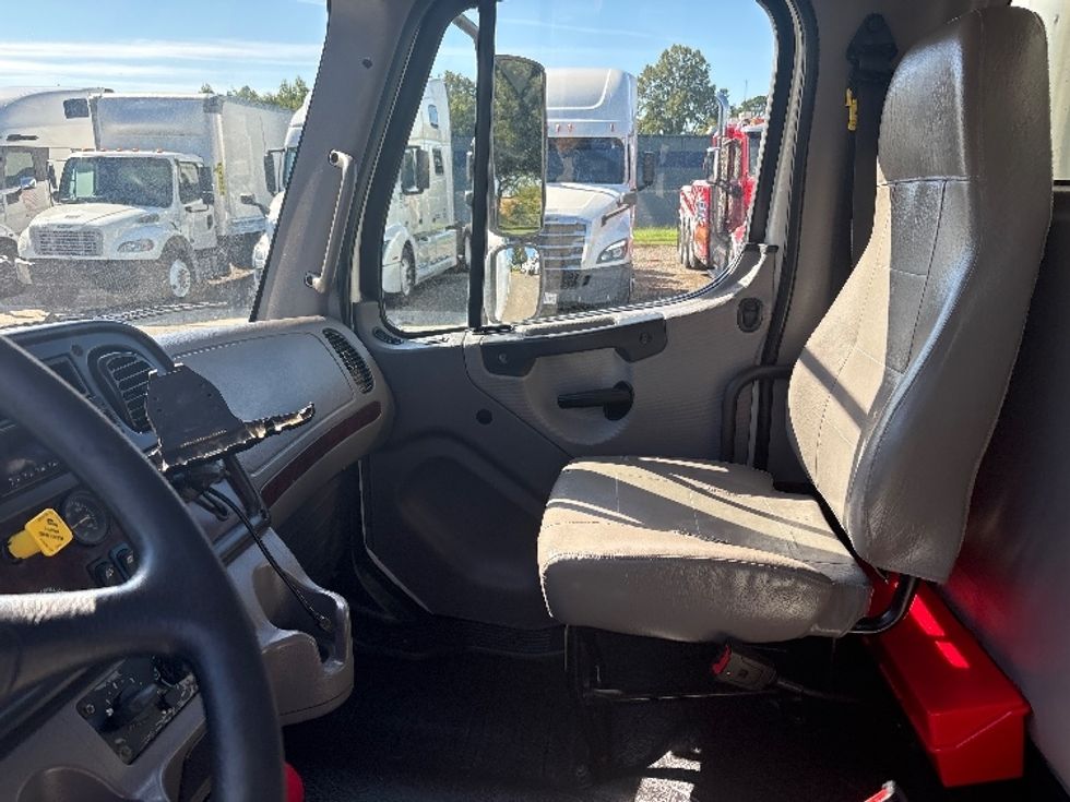 Medium Duty Box Truck-Light and Medium Duty Trucks-Freightliner-2021-M2-Greensboro-NC-201,110\n\t\tmiles-$ 52,250 - Image 18