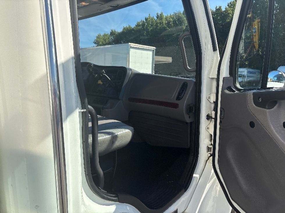 Medium Duty Box Truck-Light and Medium Duty Trucks-Freightliner-2021-M2-Greensboro-NC-201,110\n\t\tmiles-$ 52,250 - Image 19