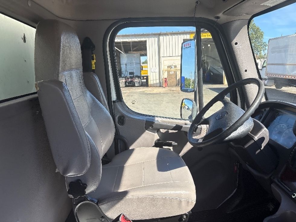 Medium Duty Box Truck-Light and Medium Duty Trucks-Freightliner-2021-M2-Greensboro-NC-201,110\n\t\tmiles-$ 52,250 - Image 21