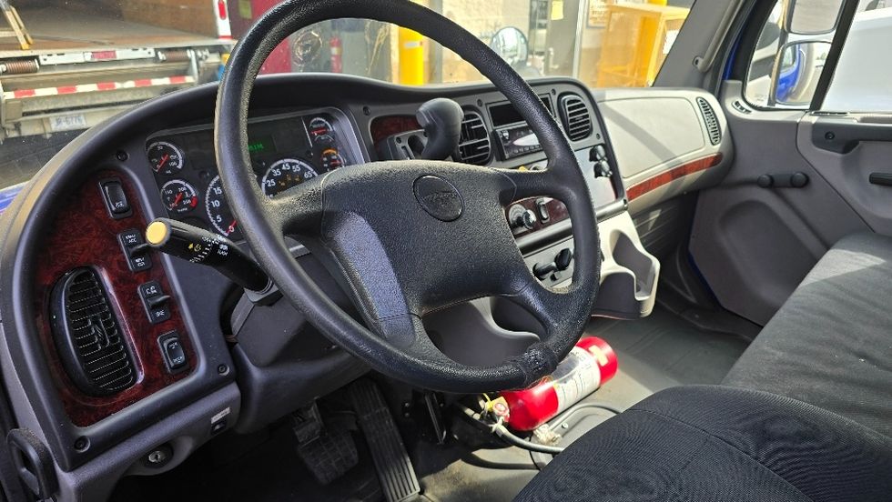 Medium Duty Box Truck-Light and Medium Duty Trucks-Freightliner-2021-M2-Greensboro-NC-295,435\n\t\tmiles-$ 39,500 - Image 17