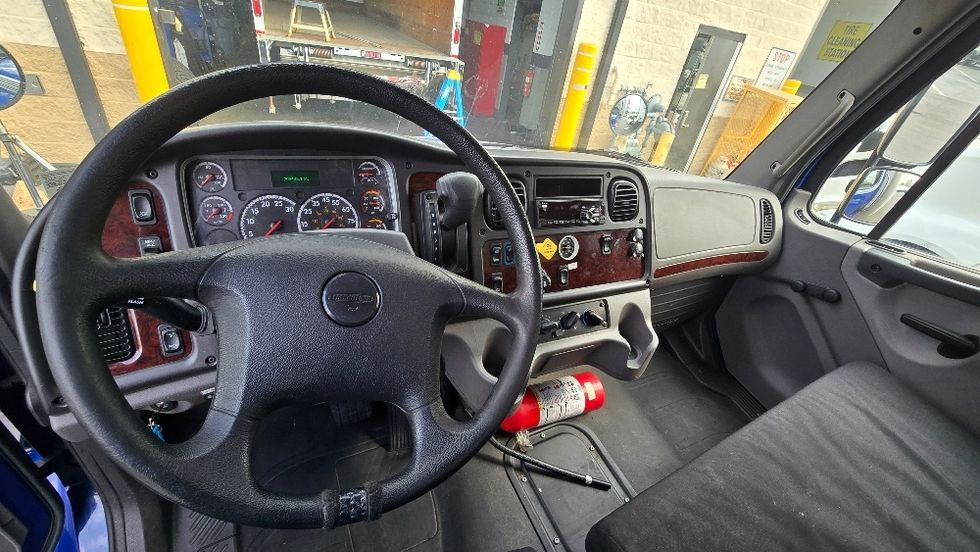 Medium Duty Box Truck-Light and Medium Duty Trucks-Freightliner-2021-M2-Greensboro-NC-295,435\n\t\tmiles-$ 39,500 - Image 18