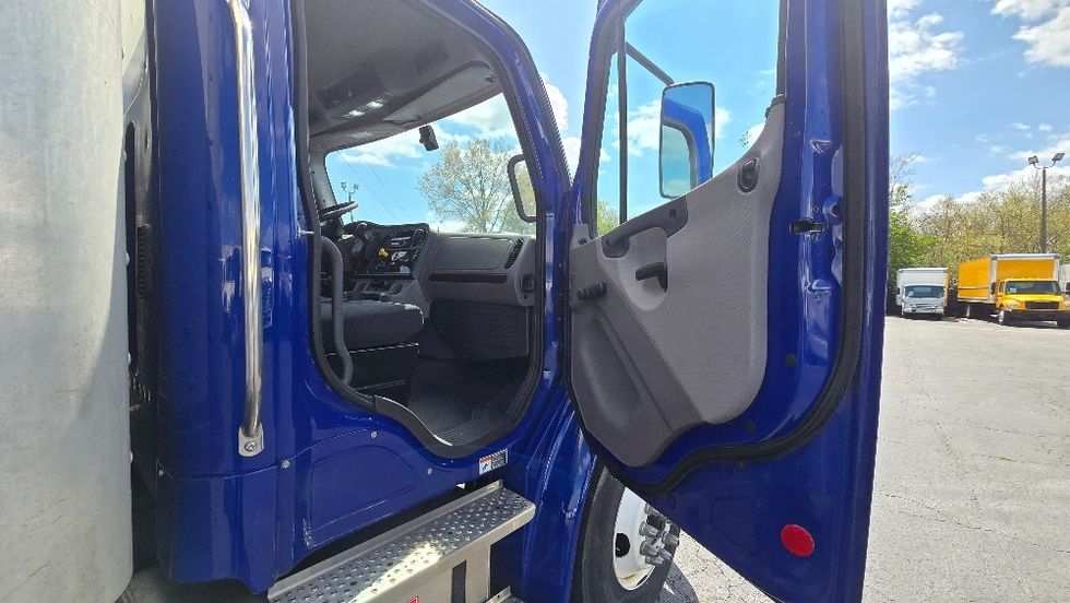 Medium Duty Box Truck-Light and Medium Duty Trucks-Freightliner-2021-M2-Greensboro-NC-295,435\n\t\tmiles-$ 39,500 - Image 20