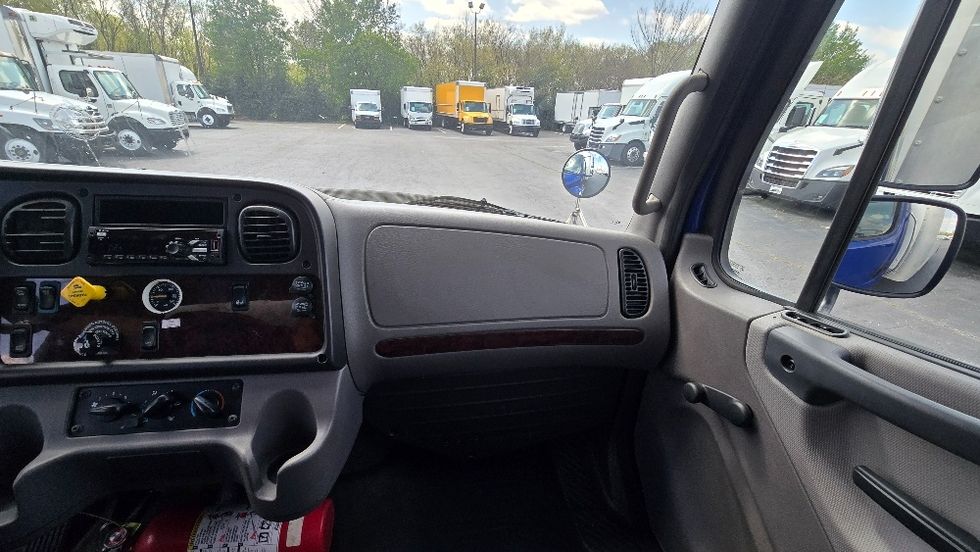 Medium Duty Box Truck-Light and Medium Duty Trucks-Freightliner-2021-M2-Greensboro-NC-295,435\n\t\tmiles-$ 39,500 - Image 21