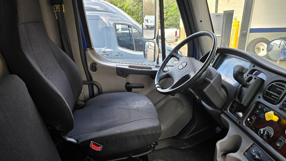 Medium Duty Box Truck-Light and Medium Duty Trucks-Freightliner-2021-M2-Greensboro-NC-295,435\n\t\tmiles-$ 39,500 - Image 22