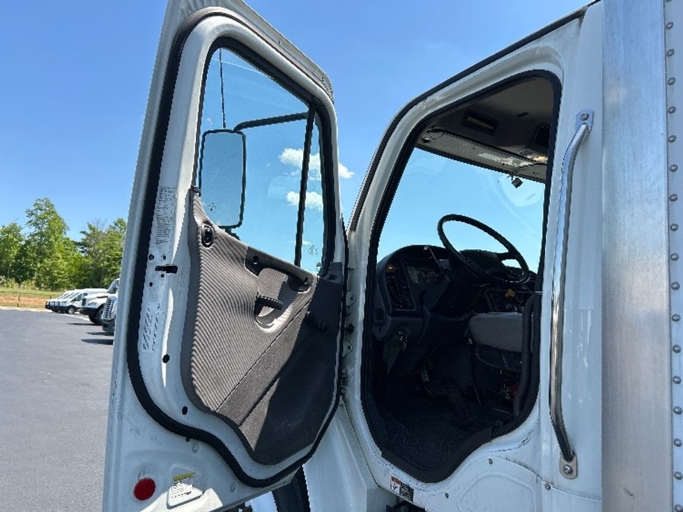 Medium Duty Box Truck-Light and Medium Duty Trucks-Freightliner-2021-M2-Greensboro-NC-48,317\n\t\tmiles-$ 69,000 - Image 15