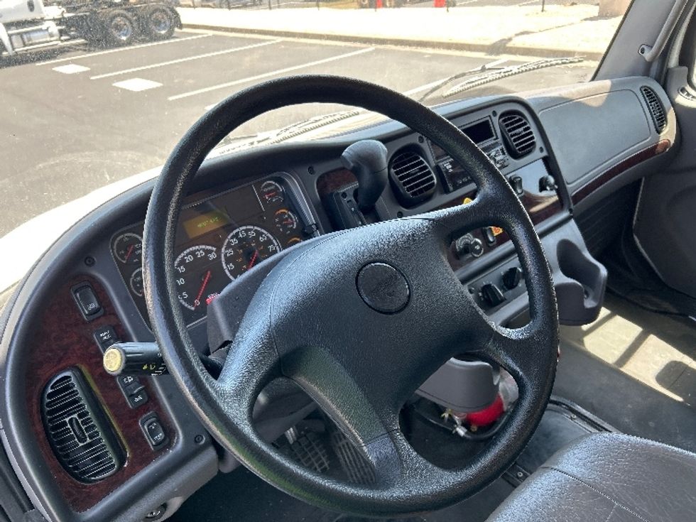 Medium Duty Box Truck-Light and Medium Duty Trucks-Freightliner-2021-M2-Greensboro-NC-48,317\n\t\tmiles-$ 69,000 - Image 16