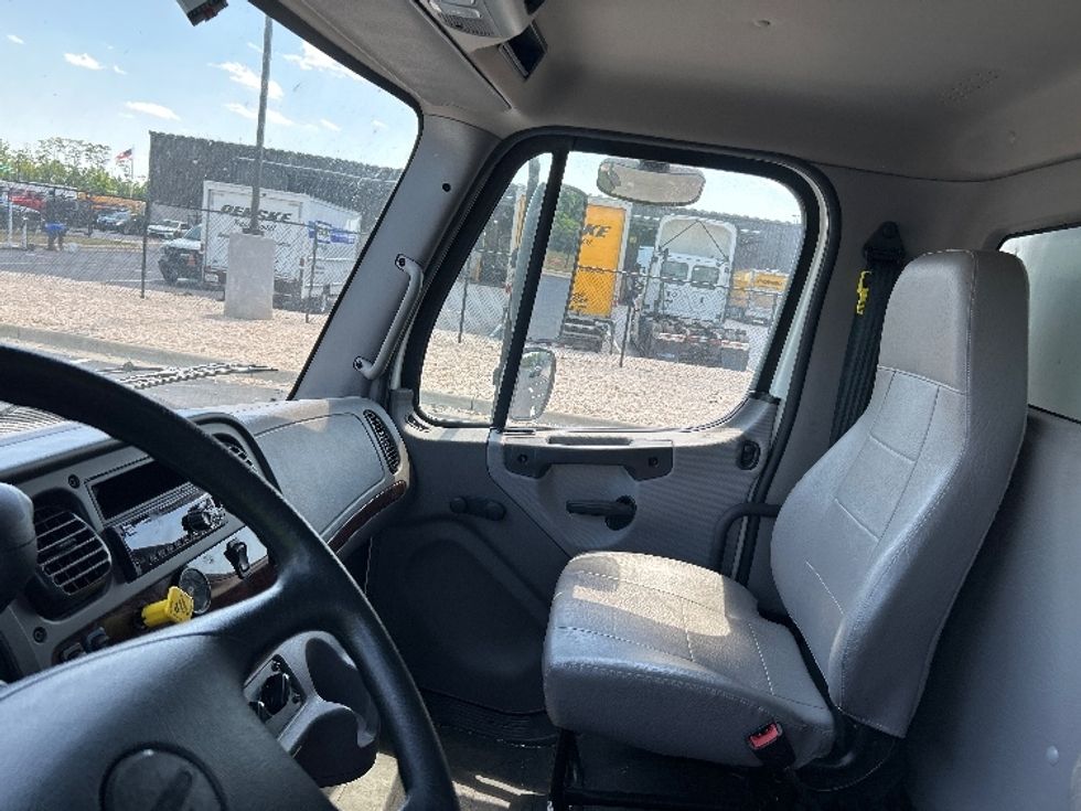 Medium Duty Box Truck-Light and Medium Duty Trucks-Freightliner-2021-M2-Greensboro-NC-48,317\n\t\tmiles-$ 69,000 - Image 19