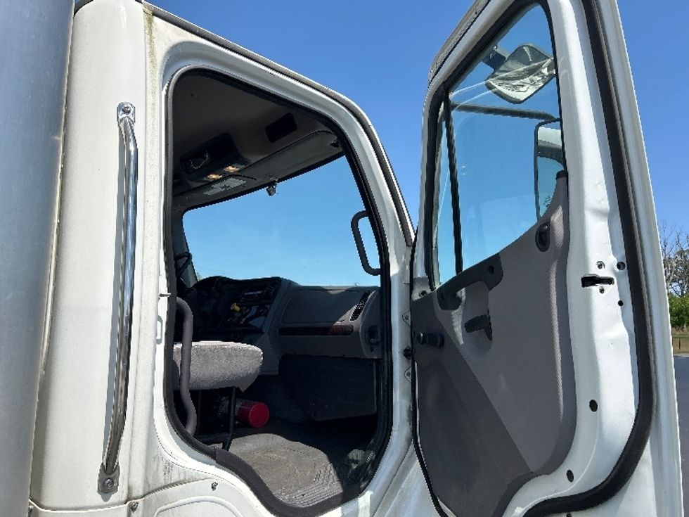 Medium Duty Box Truck-Light and Medium Duty Trucks-Freightliner-2021-M2-Greensboro-NC-48,317\n\t\tmiles-$ 69,000 - Image 20