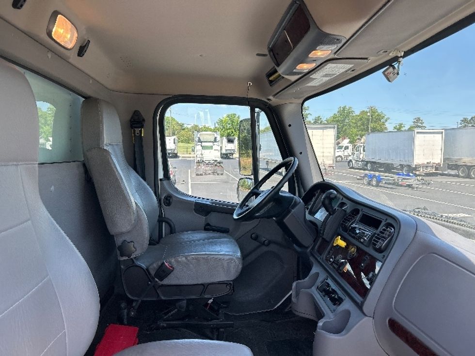 Medium Duty Box Truck-Light and Medium Duty Trucks-Freightliner-2021-M2-Greensboro-NC-48,317\n\t\tmiles-$ 69,000 - Image 21