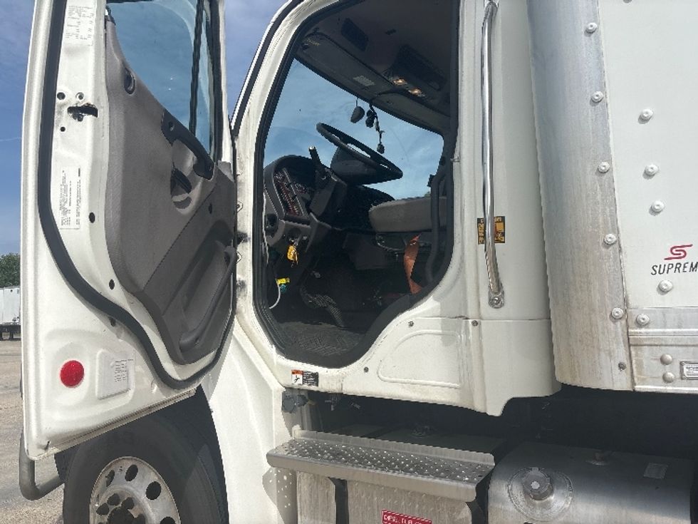Medium Duty Box Truck-Light and Medium Duty Trucks-Freightliner-2021-M2-Hammond-LA-217,363\n\t\tmiles-$ 44,500 - Image 16