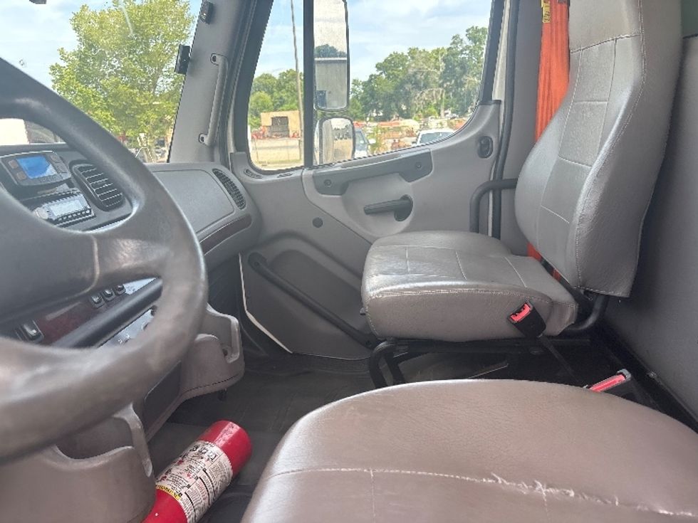 Medium Duty Box Truck-Light and Medium Duty Trucks-Freightliner-2021-M2-Hammond-LA-217,363\n\t\tmiles-$ 44,500 - Image 19
