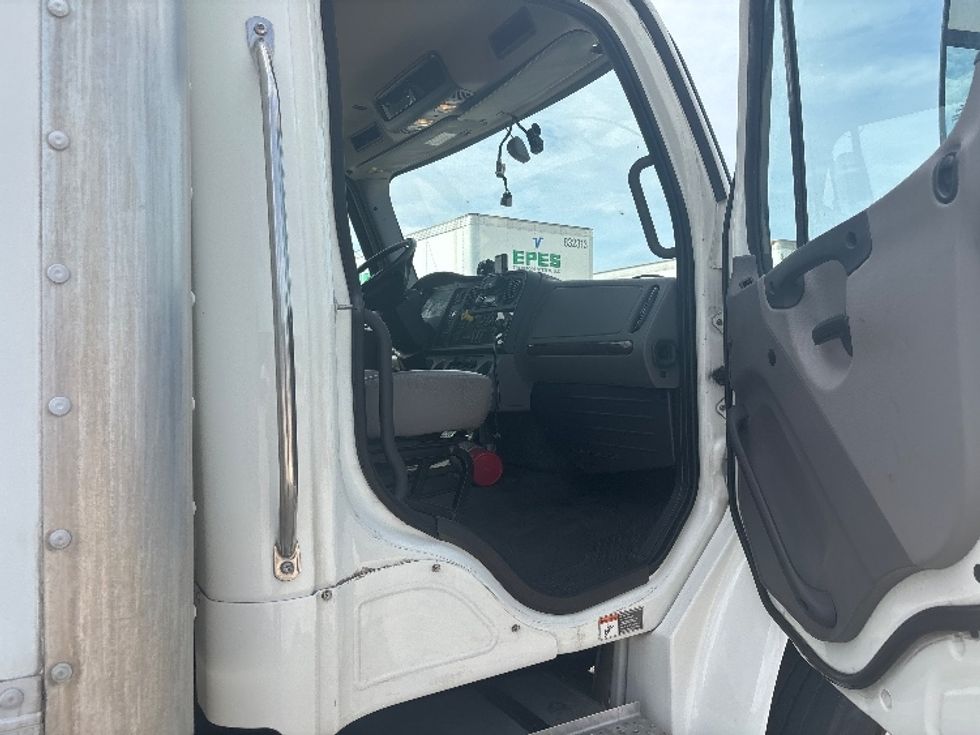 Medium Duty Box Truck-Light and Medium Duty Trucks-Freightliner-2021-M2-Hammond-LA-217,363\n\t\tmiles-$ 44,500 - Image 20