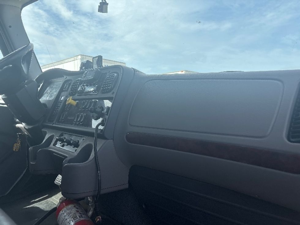 Medium Duty Box Truck-Light and Medium Duty Trucks-Freightliner-2021-M2-Hammond-LA-217,363\n\t\tmiles-$ 44,500 - Image 21