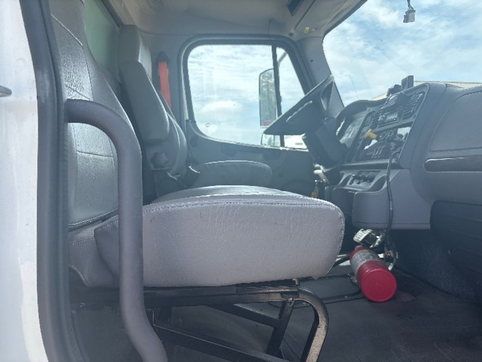 Medium Duty Box Truck-Light and Medium Duty Trucks-Freightliner-2021-M2-Hammond-LA-217,363\n\t\tmiles-$ 44,500 - Image 22