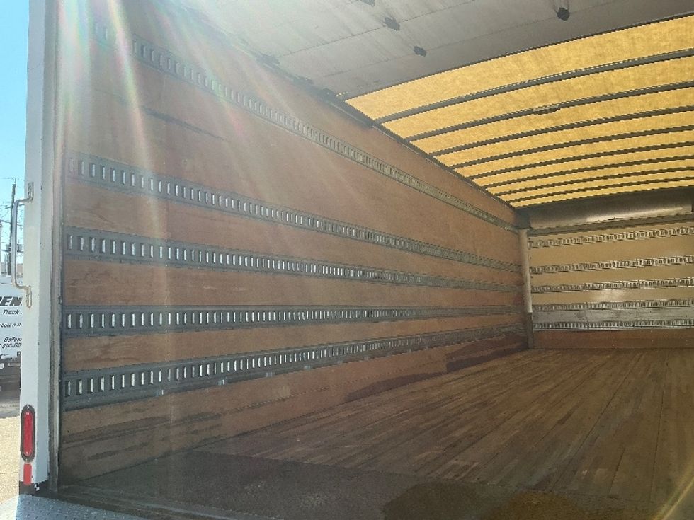 Medium Duty Box Truck-Light and Medium Duty Trucks-Freightliner-2021-M2-Hammond-LA-326,137\n\t\tmiles-$ 35,750 - Image 11