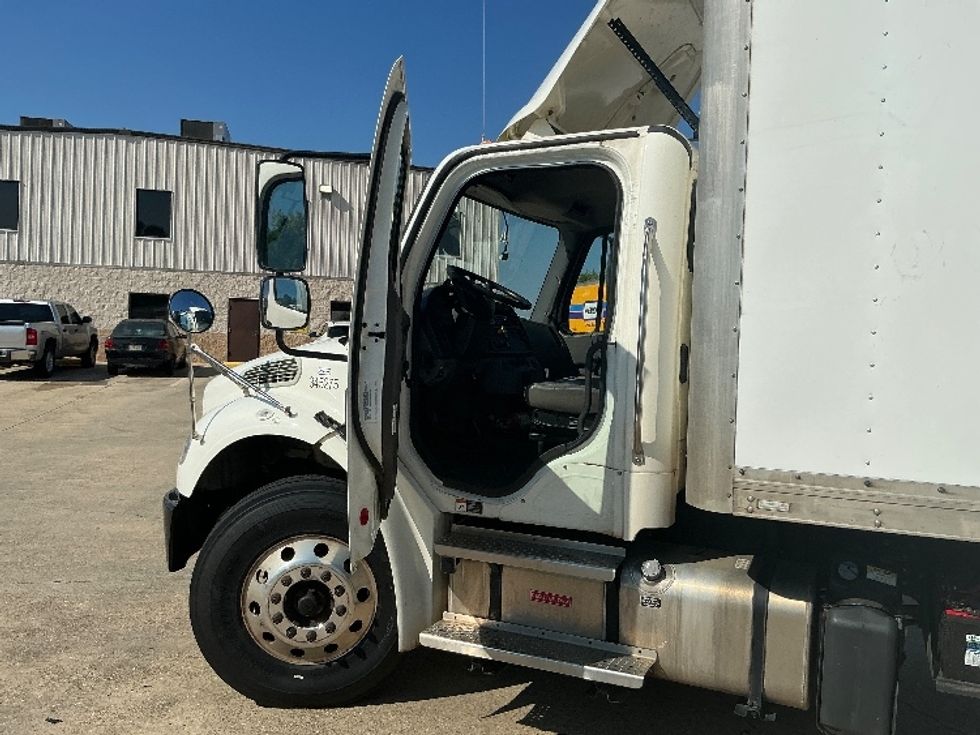 Medium Duty Box Truck-Light and Medium Duty Trucks-Freightliner-2021-M2-Hammond-LA-326,137\n\t\tmiles-$ 35,750 - Image 16