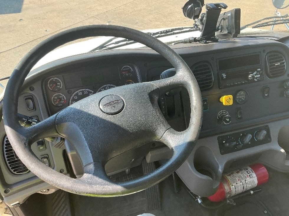 Medium Duty Box Truck-Light and Medium Duty Trucks-Freightliner-2021-M2-Hammond-LA-326,137\n\t\tmiles-$ 35,750 - Image 18