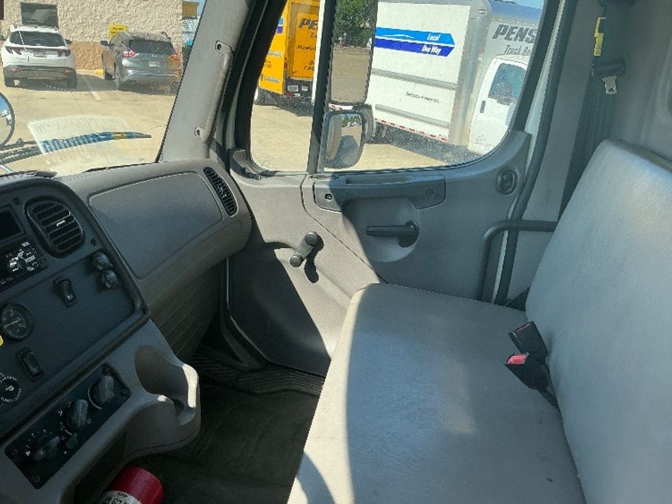 Medium Duty Box Truck-Light and Medium Duty Trucks-Freightliner-2021-M2-Hammond-LA-326,137\n\t\tmiles-$ 35,750 - Image 19