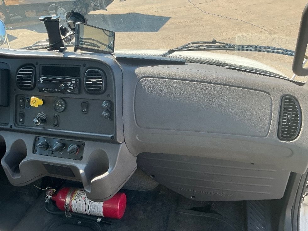 Medium Duty Box Truck-Light and Medium Duty Trucks-Freightliner-2021-M2-Hammond-LA-326,137\n\t\tmiles-$ 35,750 - Image 21