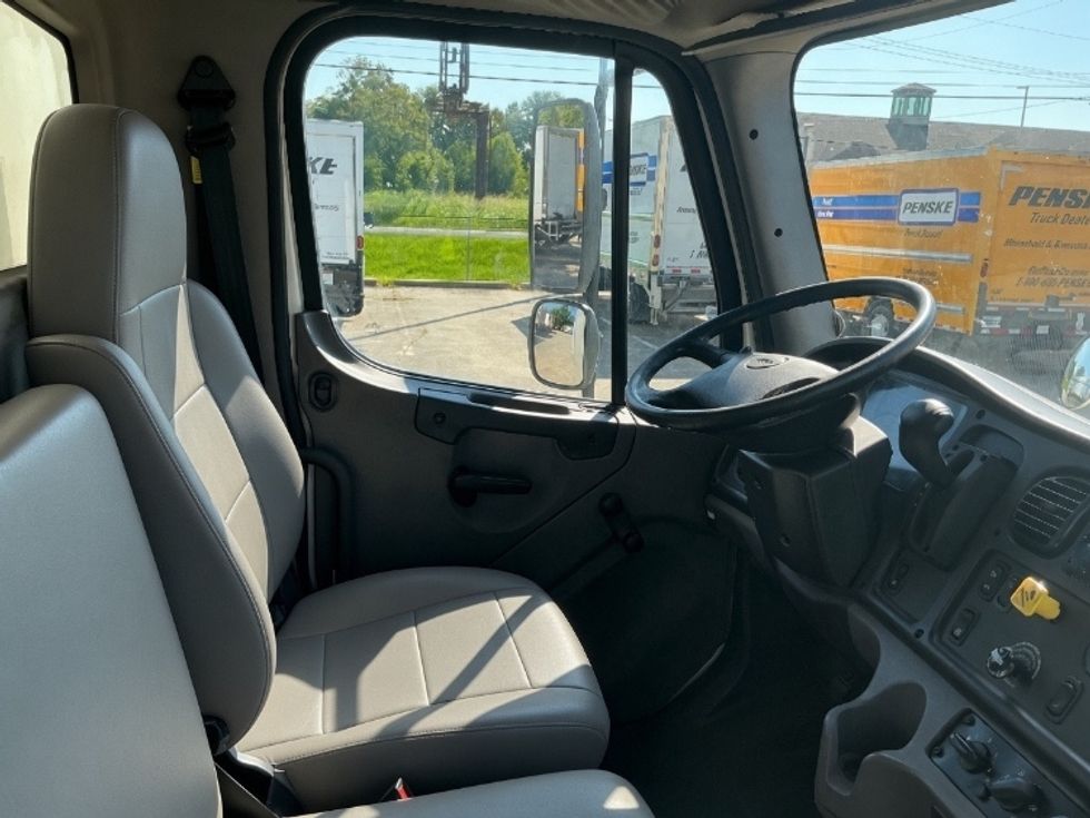 Medium Duty Box Truck-Light and Medium Duty Trucks-Freightliner-2021-M2-Hammond-LA-326,137\n\t\tmiles-$ 35,750 - Image 22