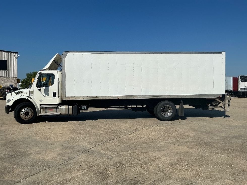 Medium Duty Box Truck-Light and Medium Duty Trucks-Freightliner-2021-M2-Hammond-LA-326,137\n\t\tmiles-$ 35,750 - Image 4